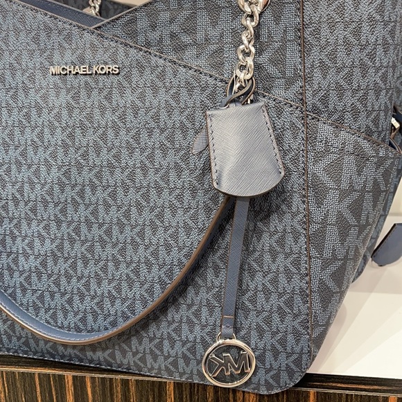 MICHAEL KORS
Jet Set Large Logo Shoulder Bag - Picture 12 of 16